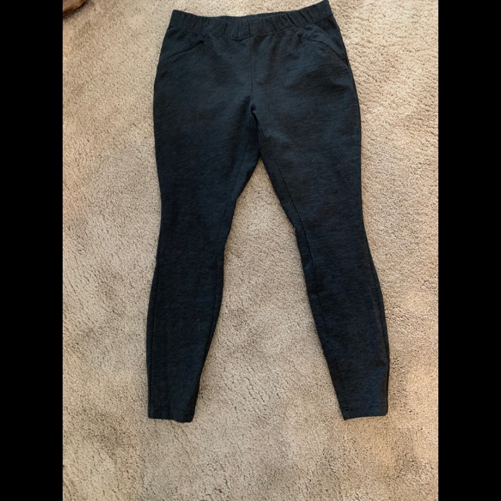 J.Jill dark gray ponte leggings
Sz S
Like New